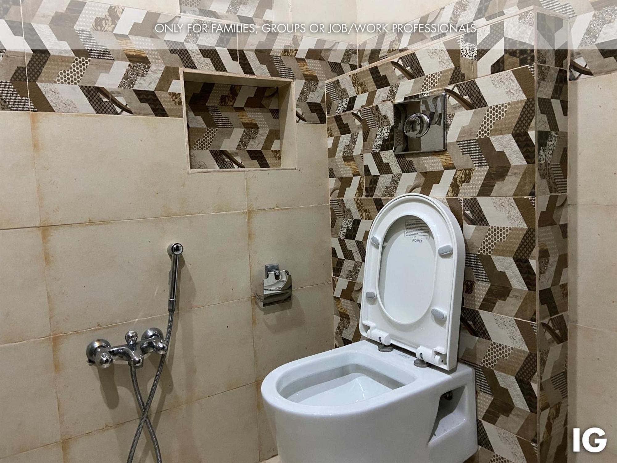 3 Bedroom Furnished Holiday Home Near Valencia Town, Lake City & Ring Road ลาฮอร์ ภายนอก รูปภาพ