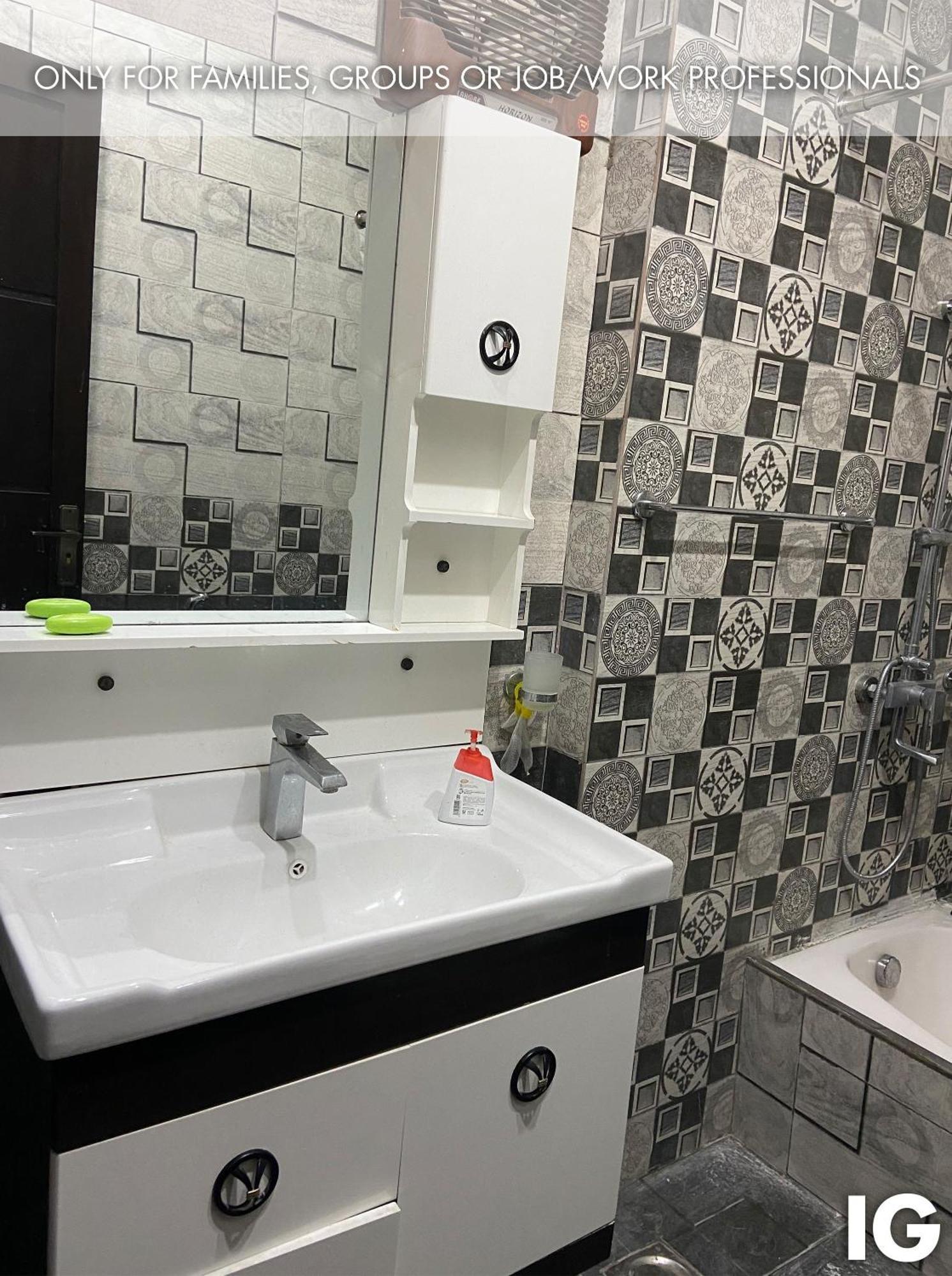 3 Bedroom Furnished Holiday Home Near Valencia Town, Lake City & Ring Road ลาฮอร์ ภายนอก รูปภาพ